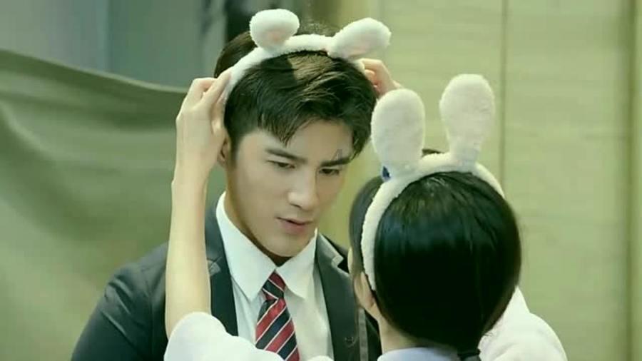 如果一个男人说忘记情人但是他还经常去在抖音上看她怎么回事？游戏画面