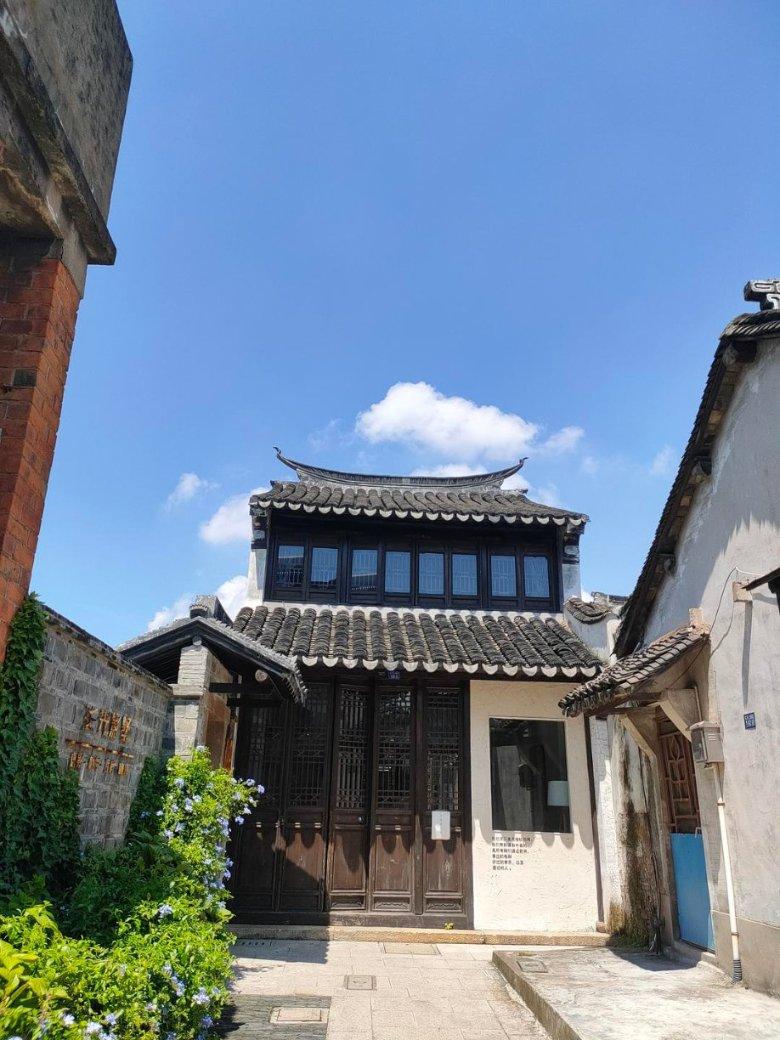 15岁爆红后辍学，身价千万，20岁一夜跌谷底，什么原因导致的？游戏画面